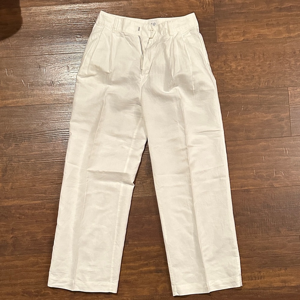 GAP Woman’s White Chinos